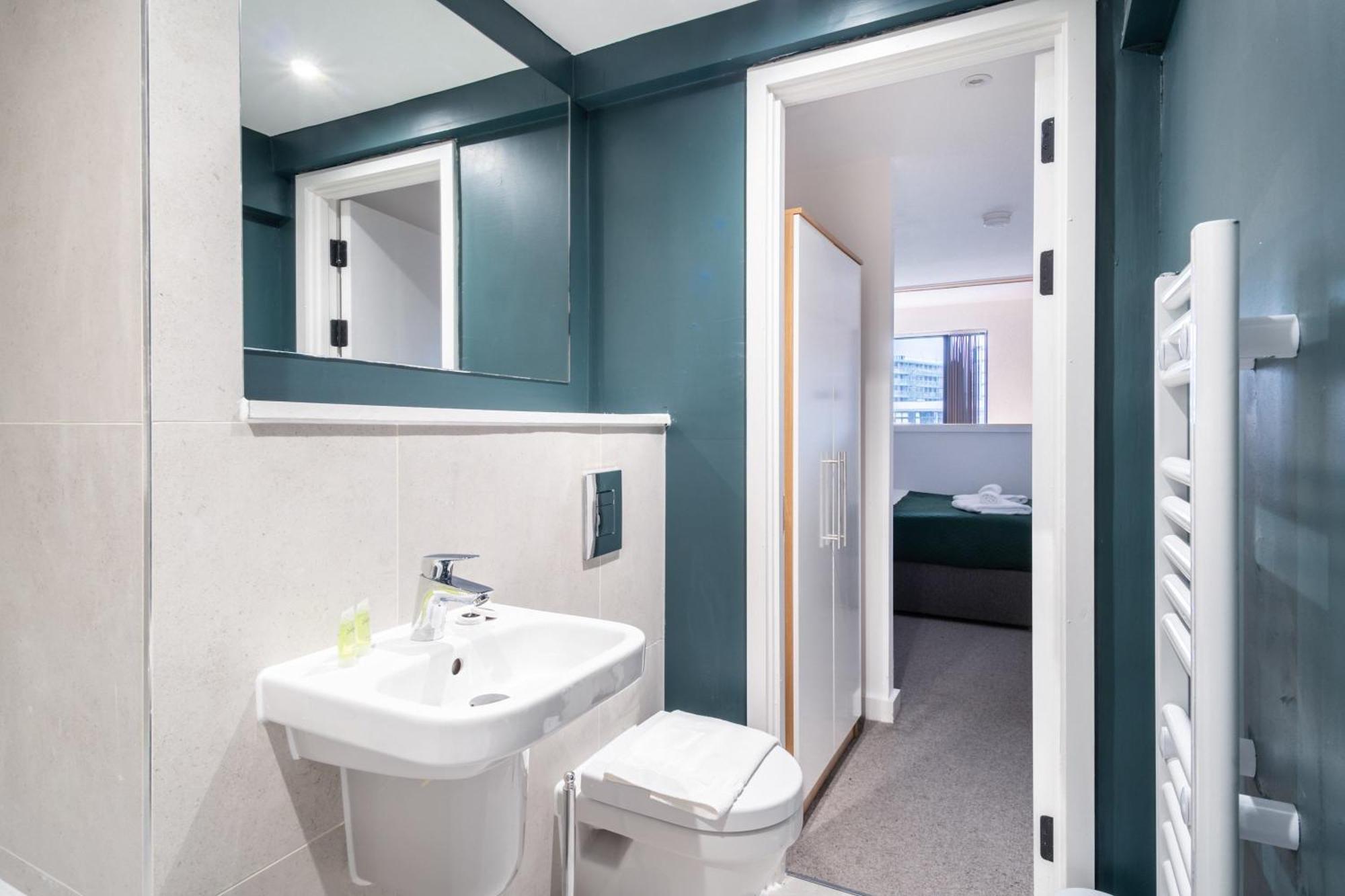 Stylish & Contemporary 2 Bed Flat In Apartamento *